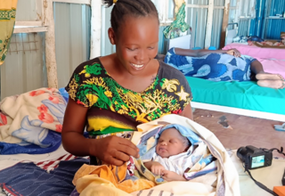 Mary Robert with her newborn baby at the Mingkaman R/H maternity ward