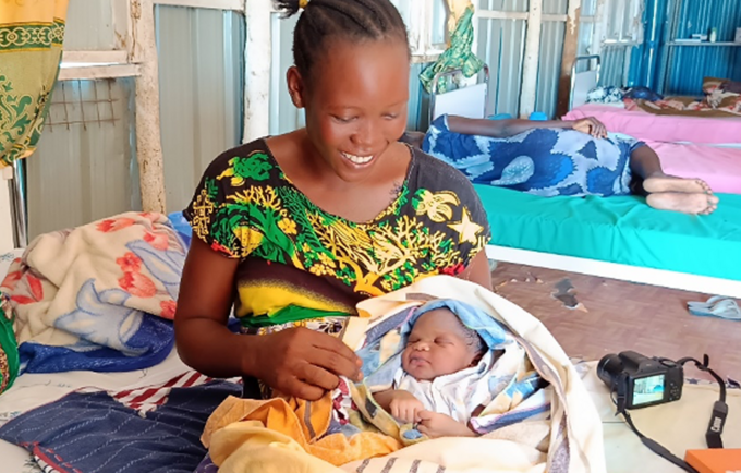 Mary Robert with her newborn baby at the Mingkaman R/H maternity ward