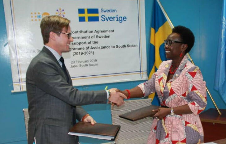 Swedish Ambassador Hans Henric Lundquist and UNFPA Country Representative Dr. Mary Otieno seal a new cooperation for the new UNFPA Country Programme in South Sudan. ©Mandela Nelson Denis